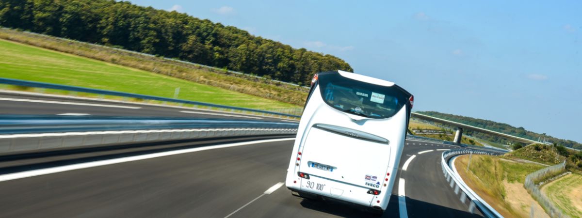 Bus transportant des visiteurs de la compétition des métiers
