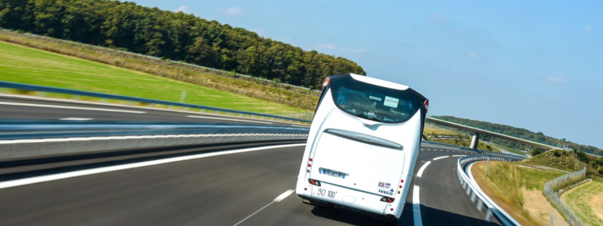 Car transportant des visiteurs de la compétition des métiers