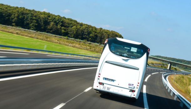 Car transportant des visiteurs de la compétition des métiers
