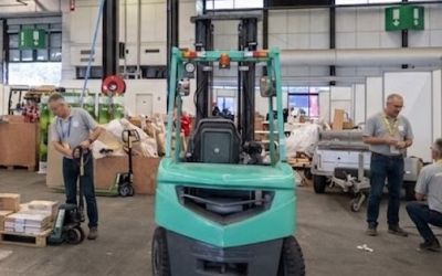 Des bénévoles assurant la logistique sur les finales régionales des Olympiades des métiers